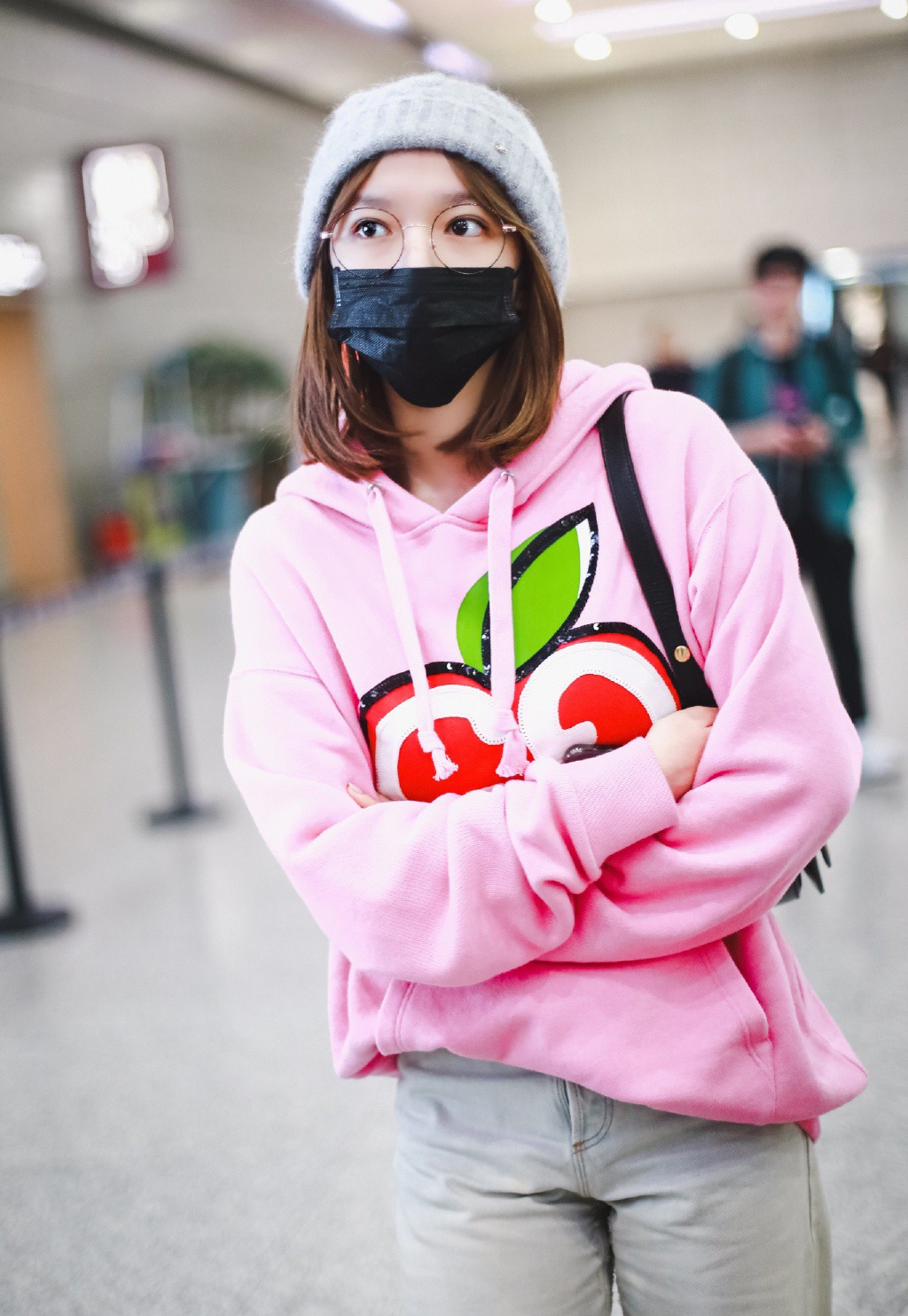 程潇穿白色卫衣,程潇穿蓝色卫衣