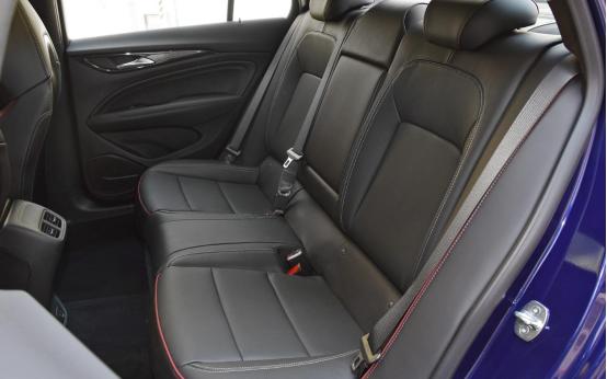 中型别克君威2.0t落地价,别克君威2021款552t精英真实油耗