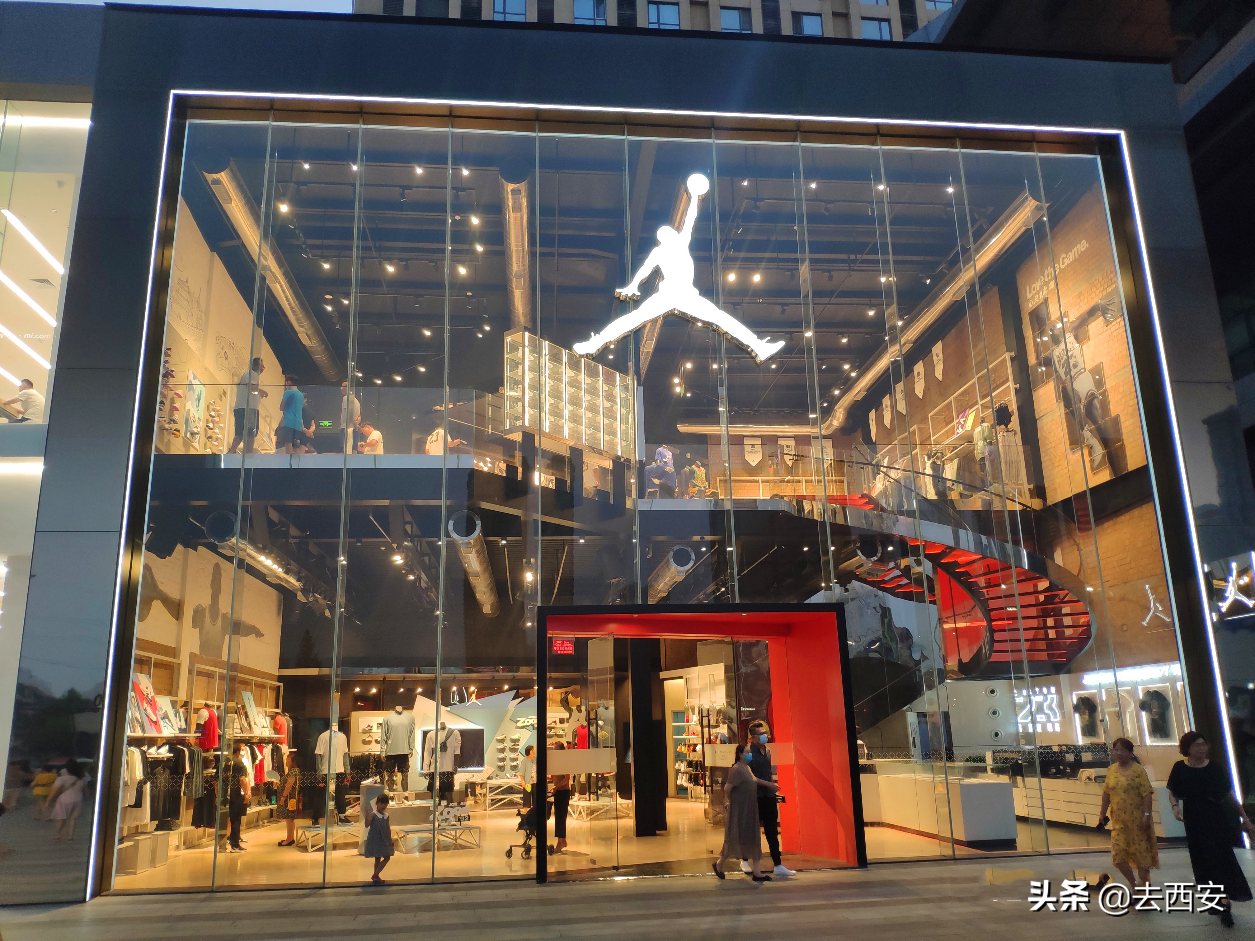 西安潮流旗舰店最多的商场!老城根5大旗舰店,双层独栋设计惊艳