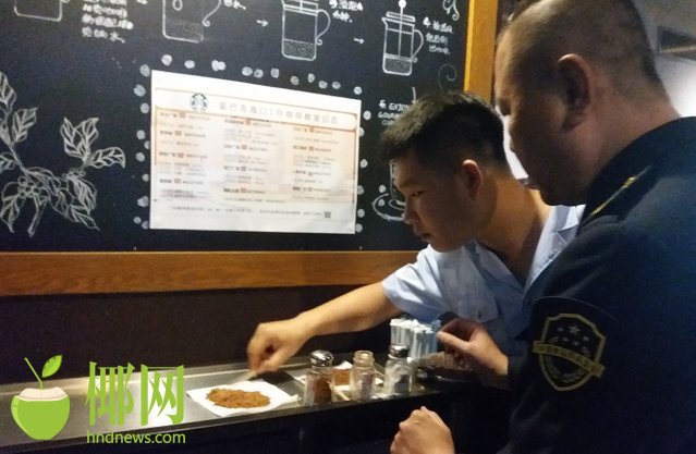 虫子“藏身”星巴克海口望海国际店可可粉中吓倒咖啡迷！