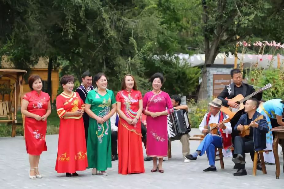 为什么看过*疆新**人的婚礼后，就都想结婚了？