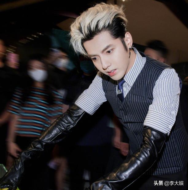 张艺兴如何看待吴亦凡事件,张艺兴怎么看待吴亦凡事件