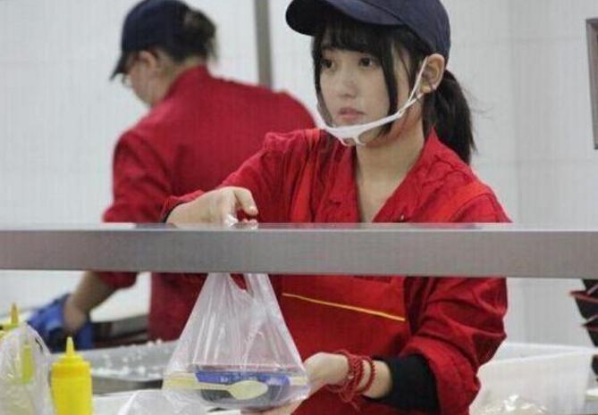 大学生一个月生活费多少合适图片,大学生一个月多少钱生活费视频