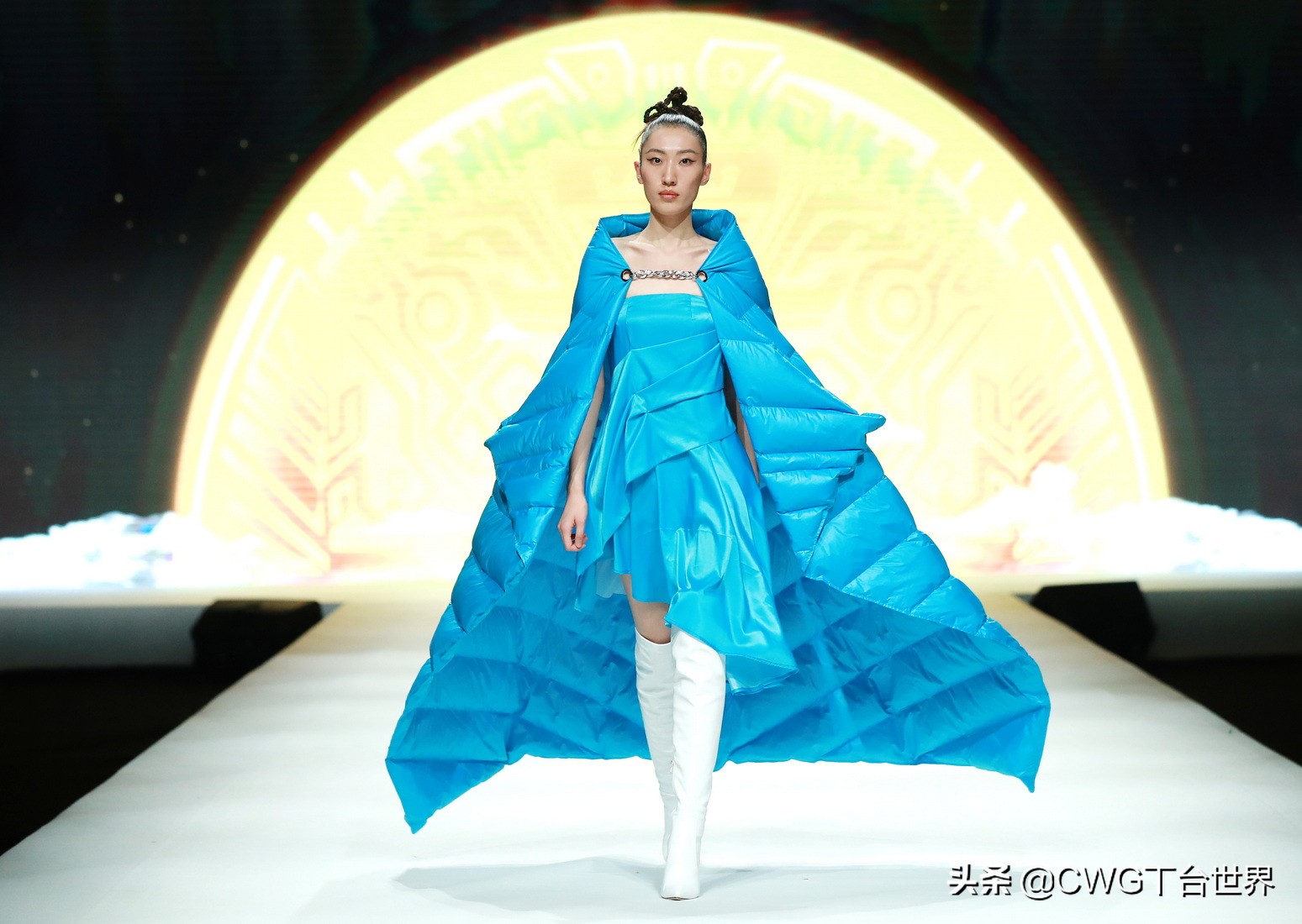 亦帛时尚羽绒服是品牌吗,亦帛时尚2021冬羽绒服发布会