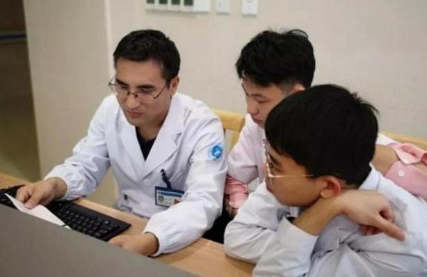 二本医学院的医学生有出路吗,二本院校医学有必要报考吗