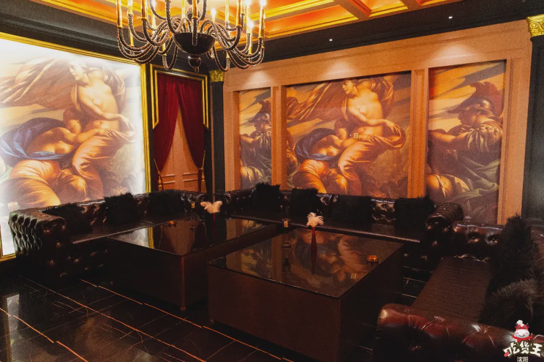 这家藏在居民楼里の「复古酒吧」，居然靠着“人气美食”上位？