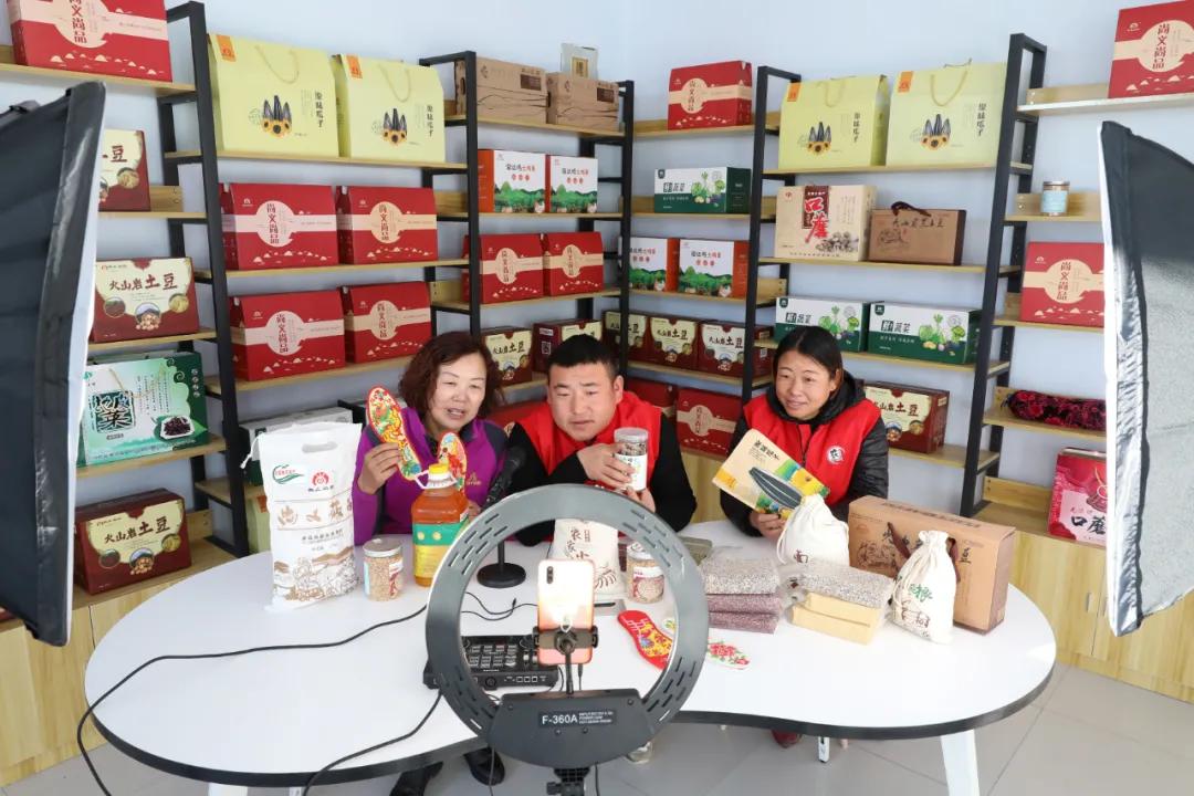 农民主播团怎么来的,农民主播团的最新消息