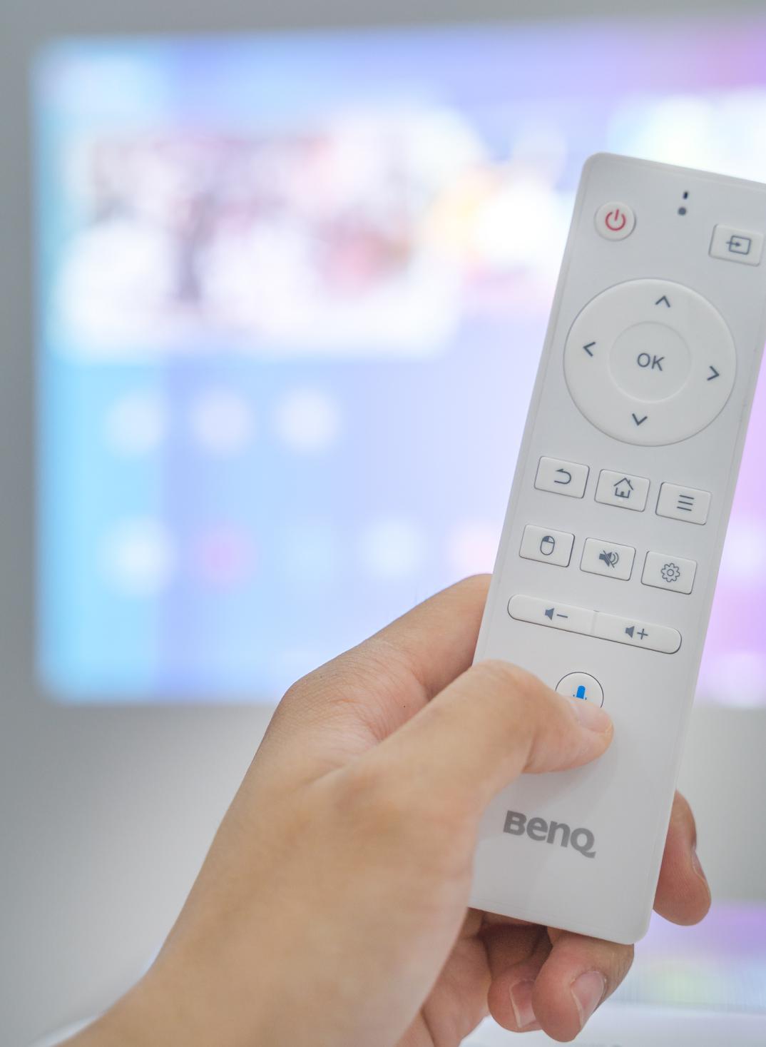 喜欢看电影买电视还是投影仪,喜欢看电影买投影仪