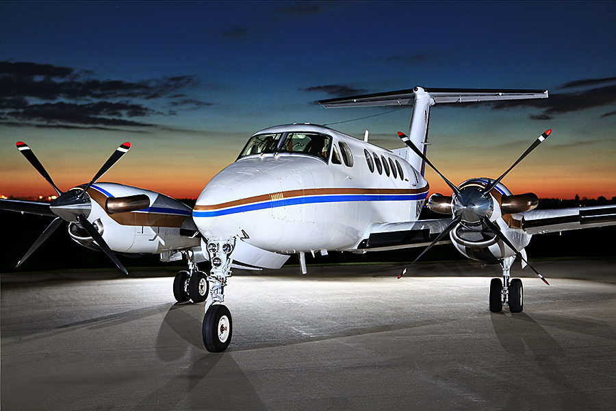 私人飞机制造巨头比奇：从二战时为美军提供军机，到今日被17岁少女偷飞机，究竟有着怎样的魅力？