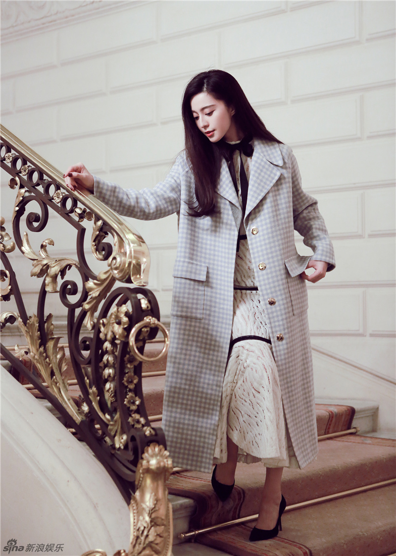 冬天大衣适合搭配什么样的包包,今年冬天穿的羊绒大衣怎么搭配