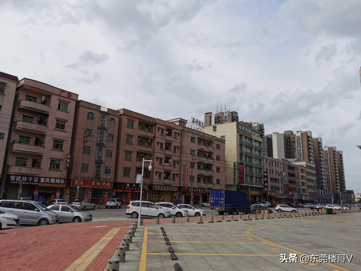 楼哥炒股不迷路,东莞华侨城天鹅堡和中海左岸东宸