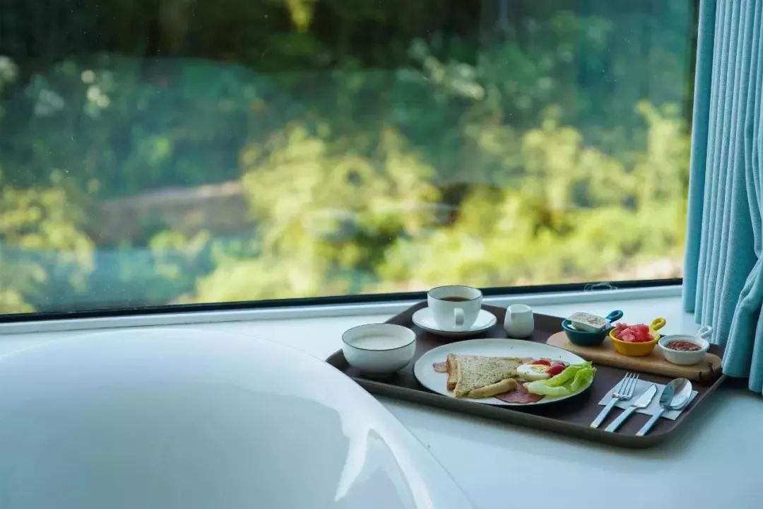 重回校园体验青春懵懂,重回校园体验大学生