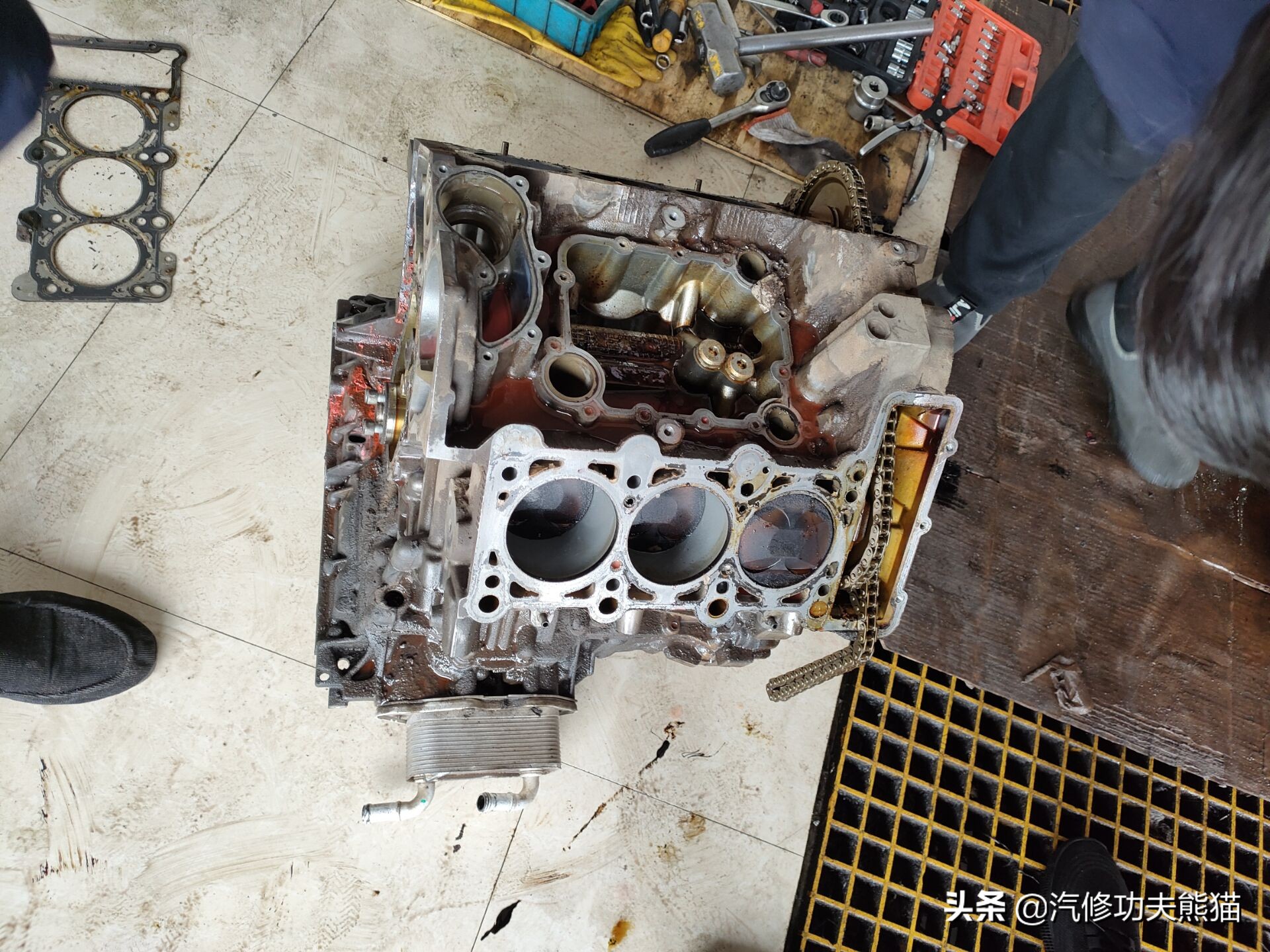 08款奥迪a6l手动挡2.0t烧机油么,09款奥迪a6l2.4烧机油怎么解决