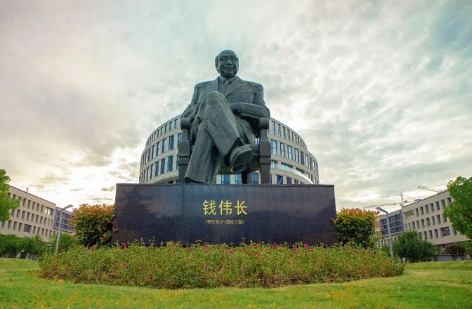 中国*产党共**创办的第一所高等学府，以城市名字命名，孙中山、毛*东泽**直接关怀！