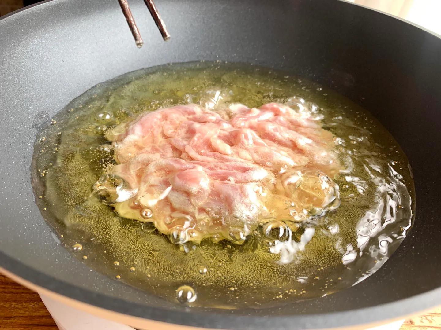 大厨分享的肉片上浆技巧，顺序最重要，这样做肉片鲜嫩爽滑超好吃