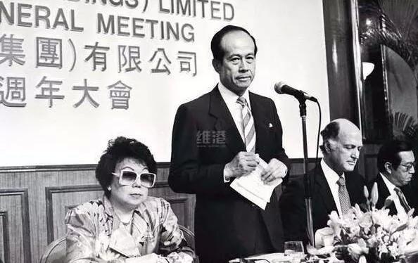 香港豪门最惨原配！生前帮贫穷小子成首富，死后还要被他利用？