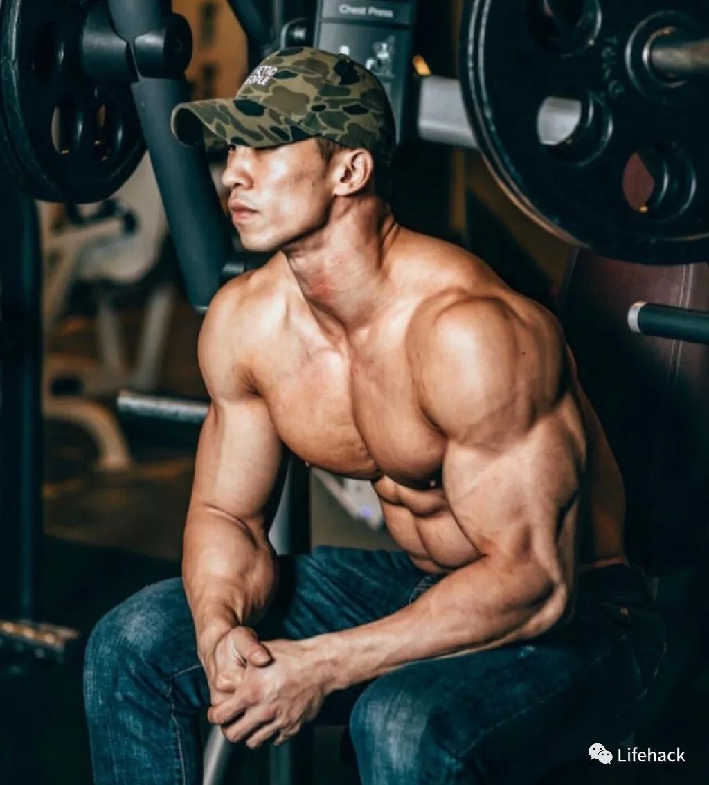 肌肉男女实力强啪，帅翻整个健身圈