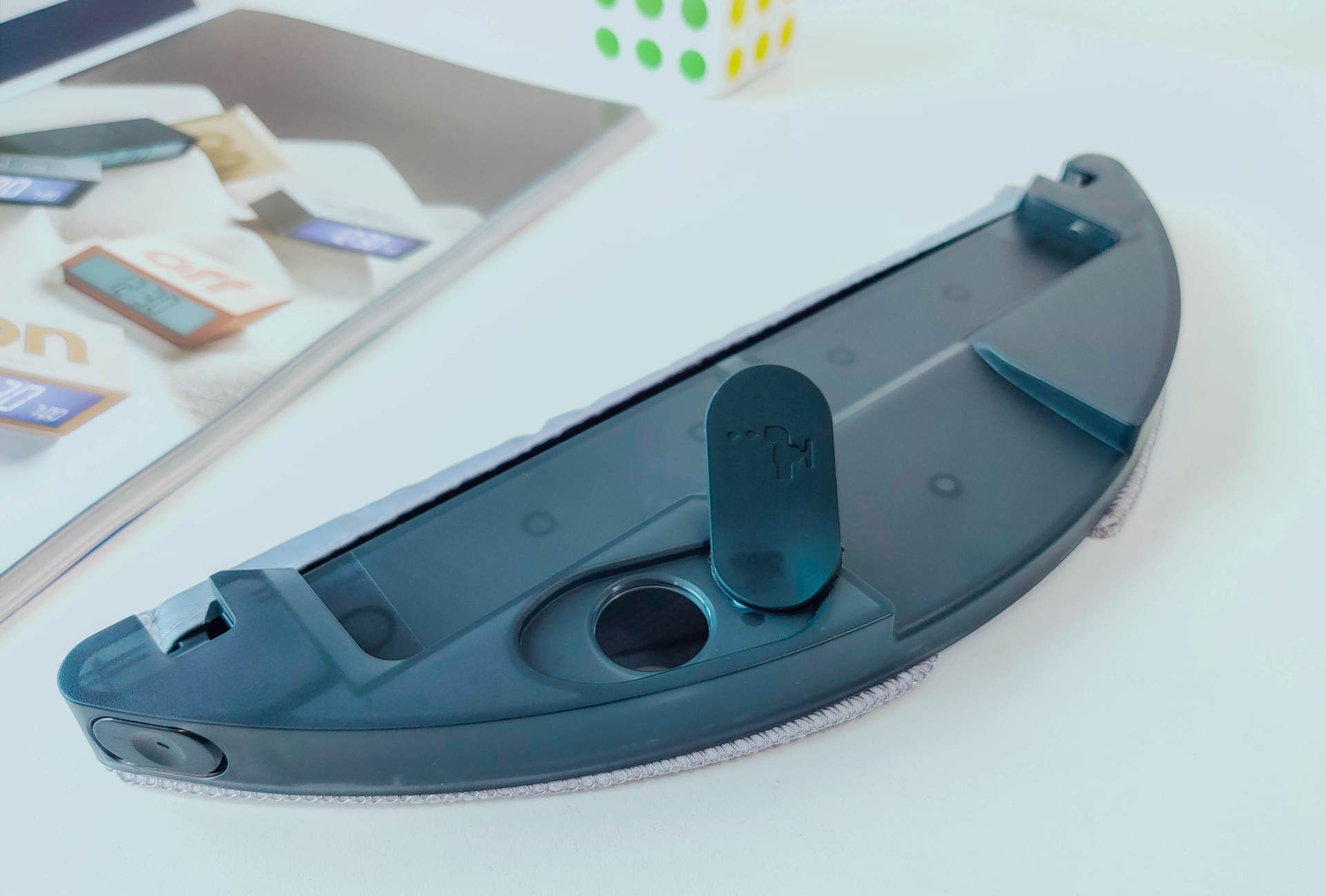 连垃圾都懒得倒，由利扫地机器人评测：垃圾自动收集，一月一次