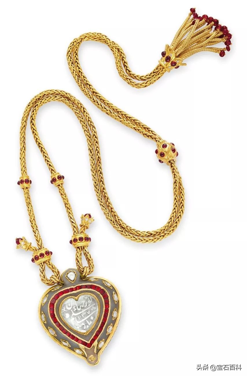 戴红宝石,戴红宝石的女人