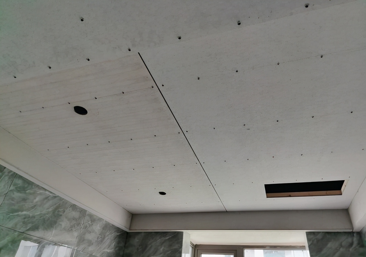 水电走顶开孔是违规的吗,水电走顶和走地的利弊关系