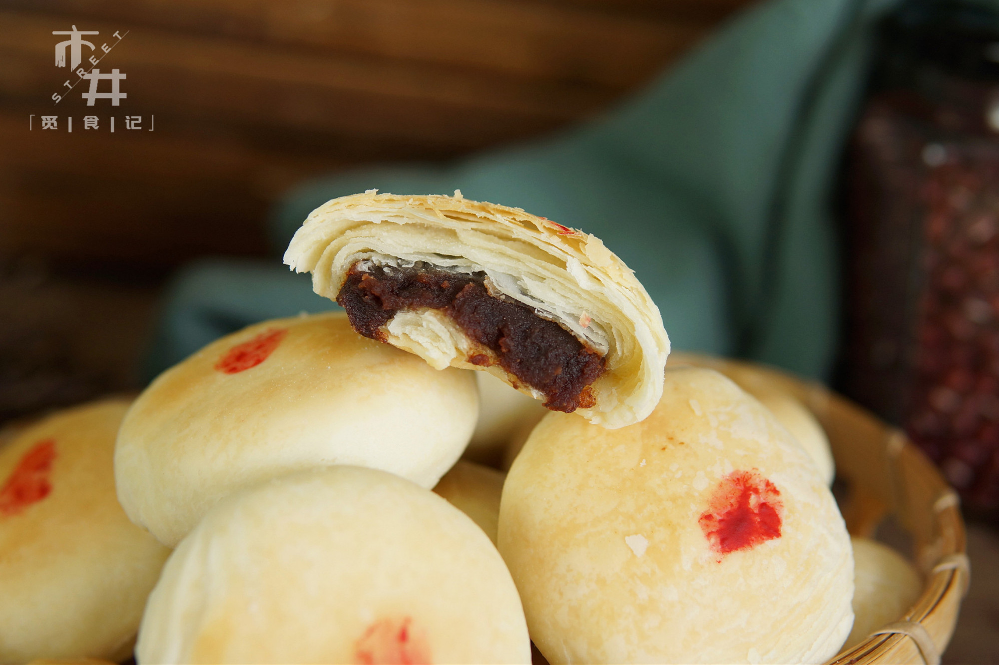怎样做酥皮月饼既酥又软,中秋节自己做酥皮月饼简单方法