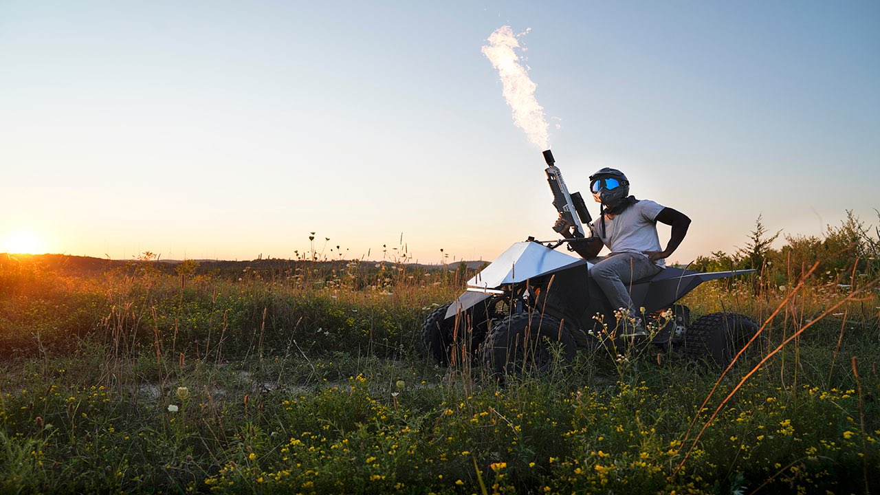 清华硕士造出全地形车,外国小伙DIY特斯拉越野车,谁更硬核?