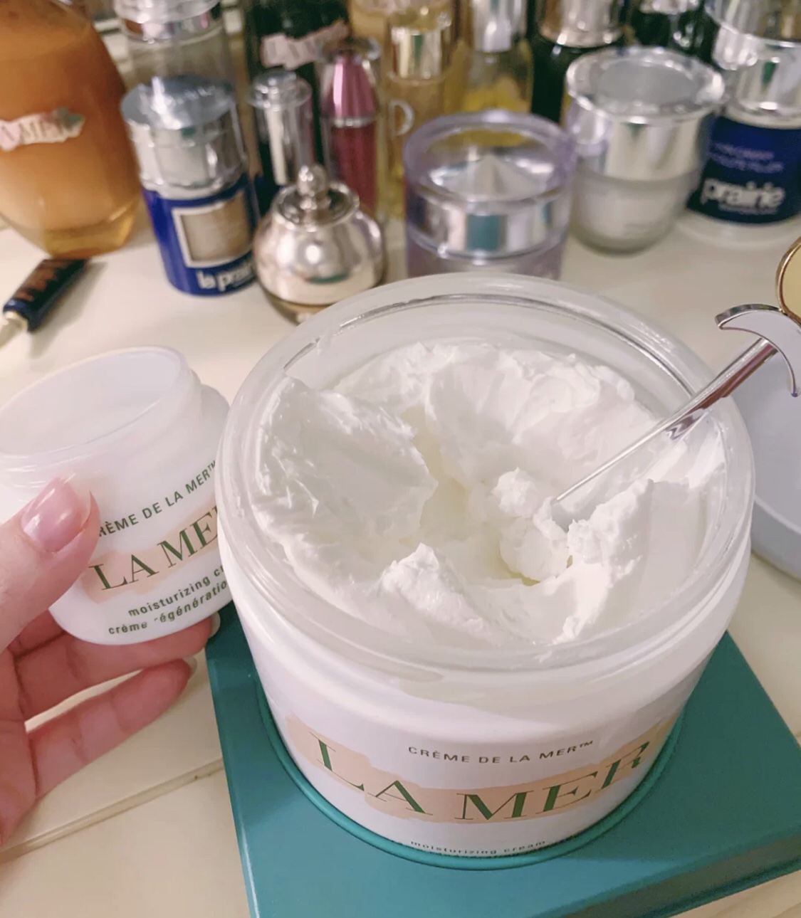 熬最晚的夜用最好的化妆品,熬最晚的夜用最贵的护肤品表情