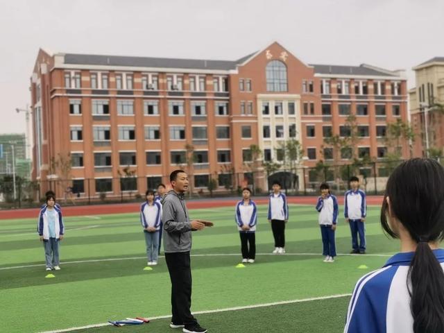 展体育风采,展风采促交流共成长