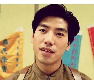 张耀扬“乌鸦哥”拍戏险瘫痪，养病想自杀，如今57岁的他怎么样