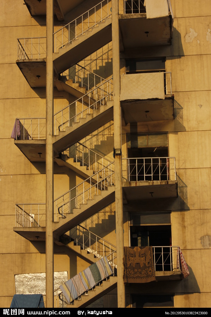 疏散楼梯与楼梯间视频,疏散楼梯及疏散楼梯间的设置