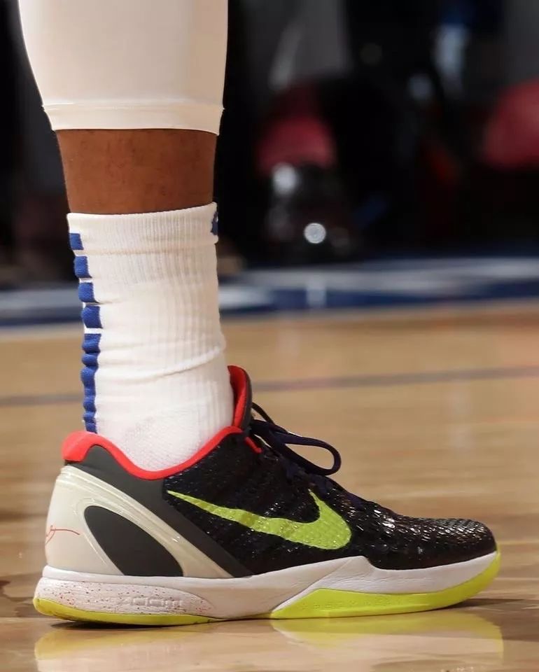 塔图姆和拉塞尔同框官方视频,nba球员上脚利拉德8