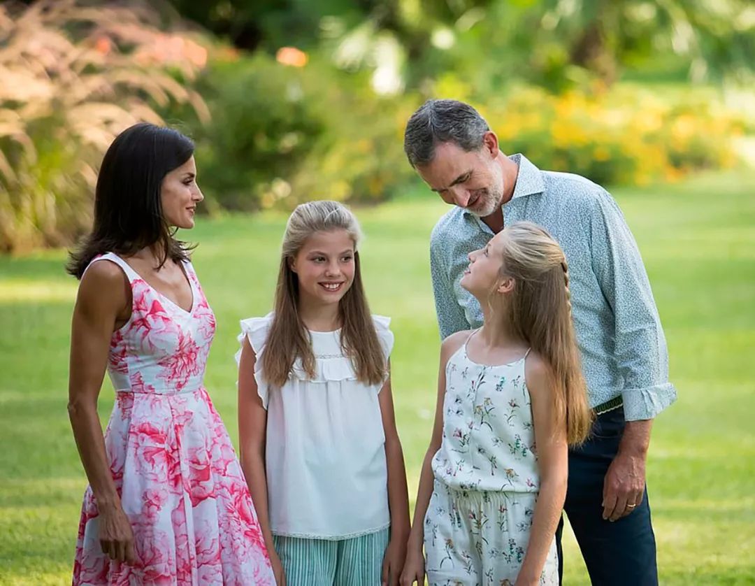 西班牙公主索菲亚越来越漂亮,西班牙索菲亚公主腿伤