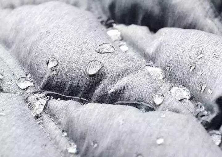 羽绒服机洗以后一坨一坨的怎么办,机洗羽绒服的正确方法要拉拉链吗