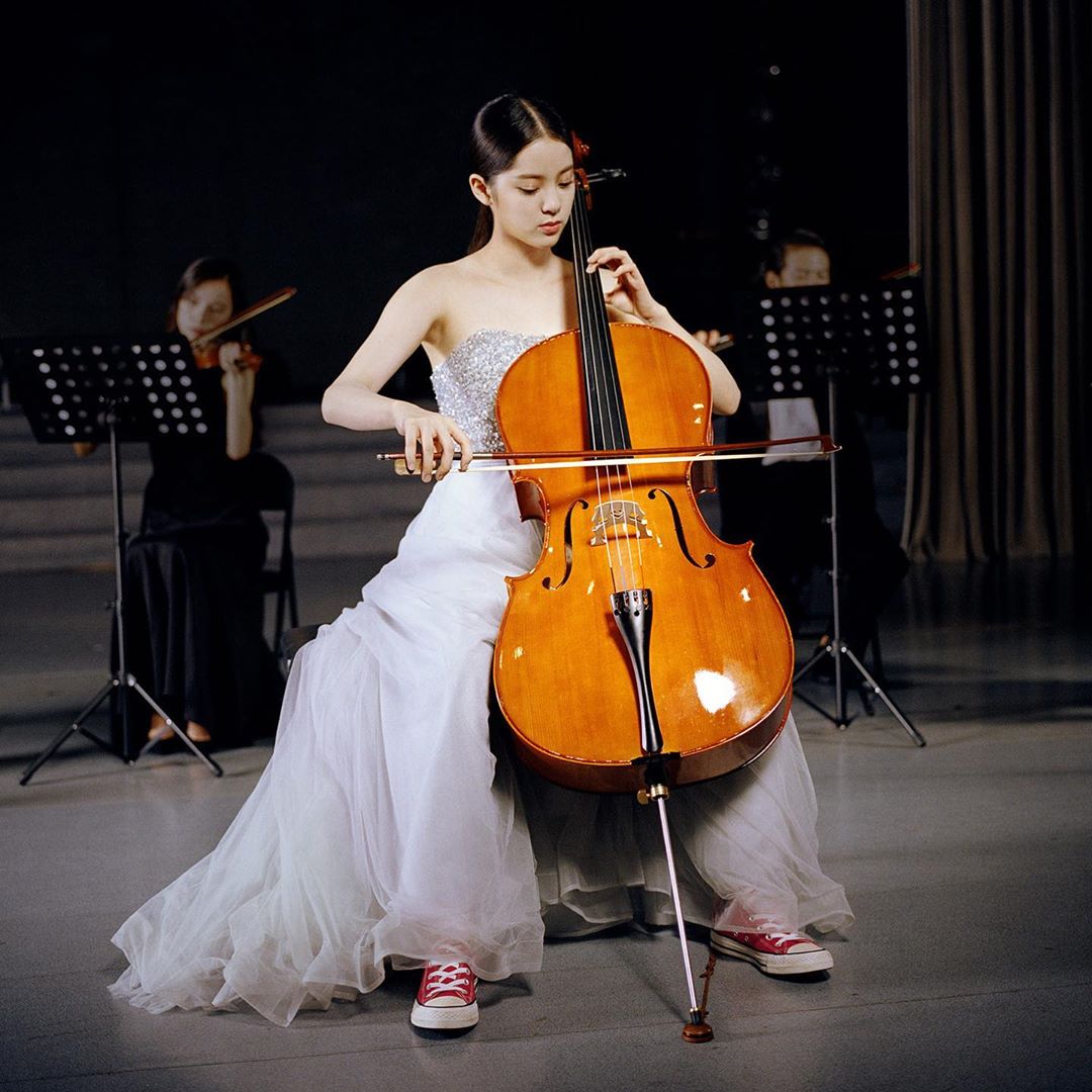 匡威女孩白蓝渐变,匡威女孩欧阳娜娜