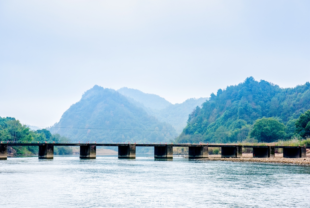 龙虎山悬棺千年古尸,龙虎山悬崖墓葬在哪里