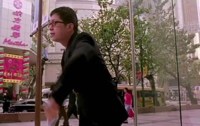 周星驰经典踢球,周星驰自由发挥成经典镜头