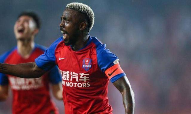 终于来了！恒大27岁锋霸穿19号球衣亮相，4年前撕碎恒大防线