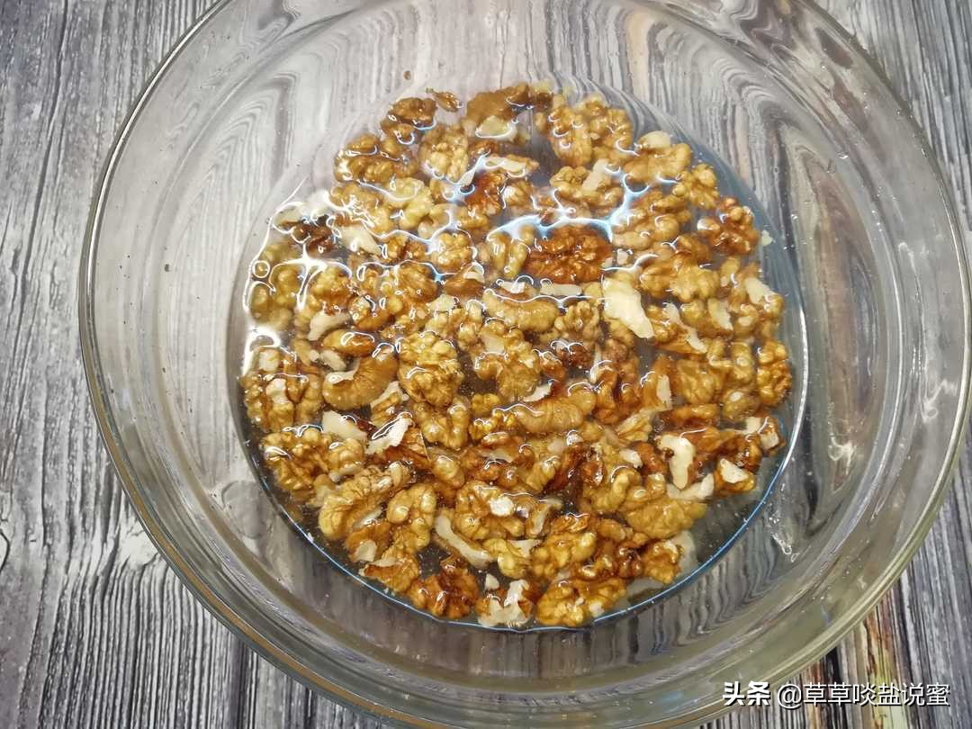 香油炒核桃仁治咳嗽吗,核桃和它一炒3天止咳秒杀止咳药