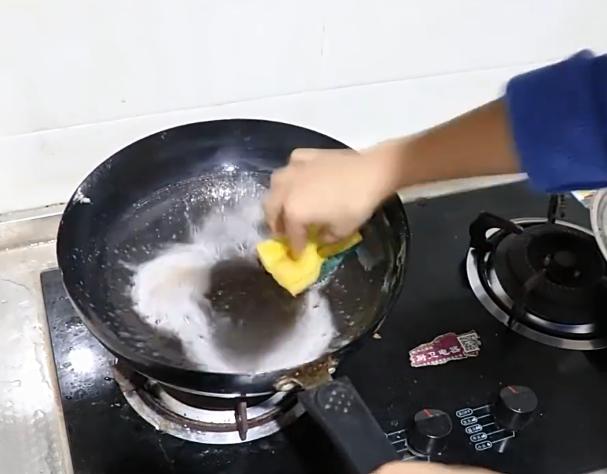 铁锅长时间不用怎么处理不长锈,怎么处理铁锈铁锅最有效