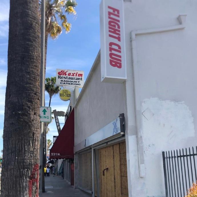 多家潮店被砸抢，JR斯密斯殴打*行游**白人，乔丹坐不住了