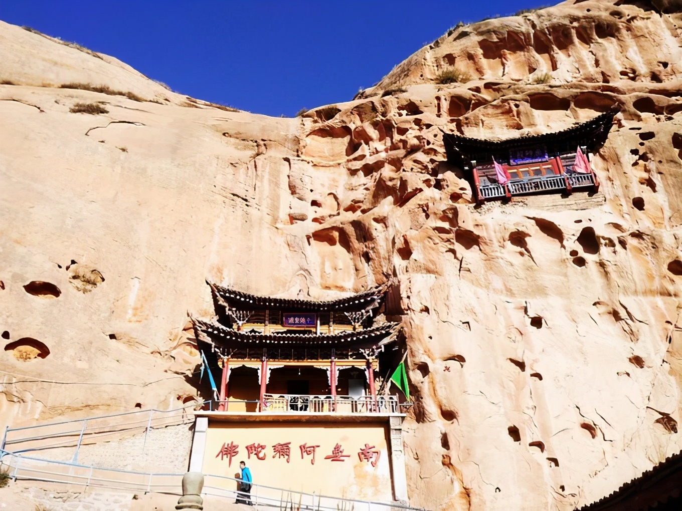 马蹄寺石窟被称为中国石窟之祖,金塔寺石窟和马蹄寺石窟