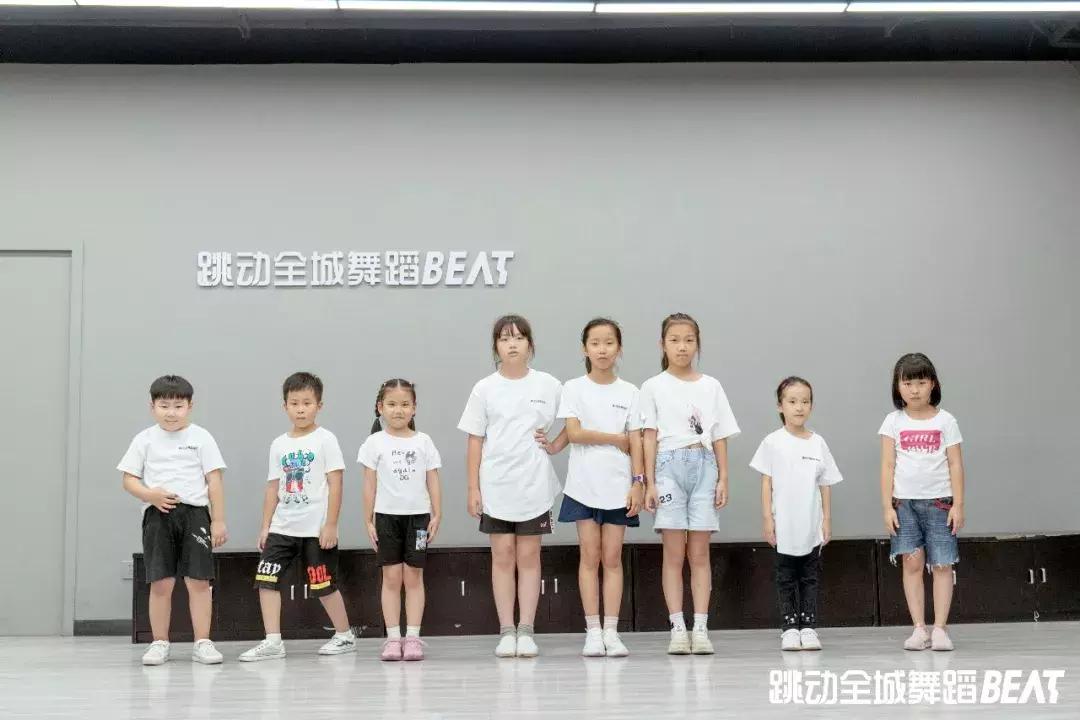 孩子们充满阳光活力四射的街舞,又酷又帅又拽的街舞