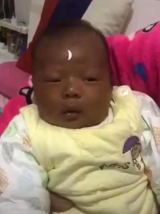 “国产黑宝宝”火了,明明是纯种亚洲人,却比“包青天”还黑