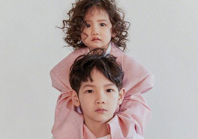 杨烁老婆孩子合照,杨烁老婆晒儿子