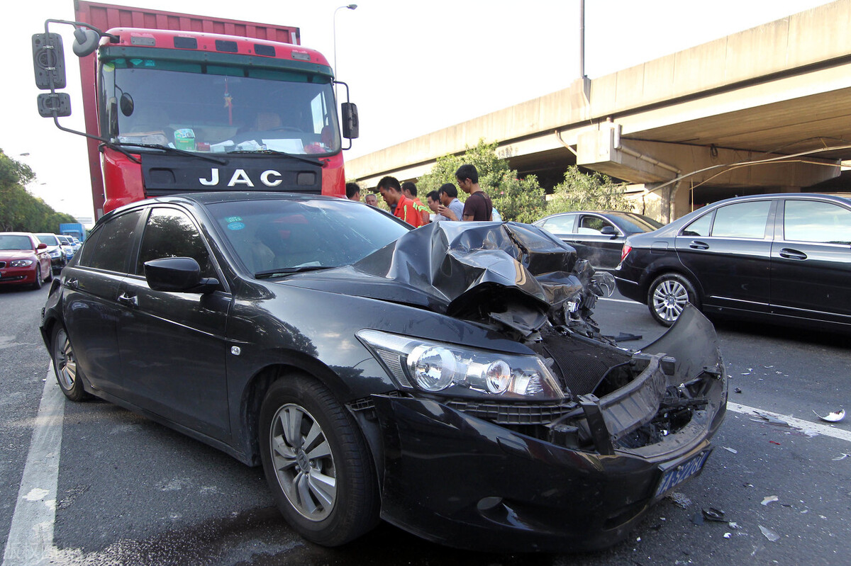 后车追尾前车怎么处理流程,发生追尾事故后的处理流程