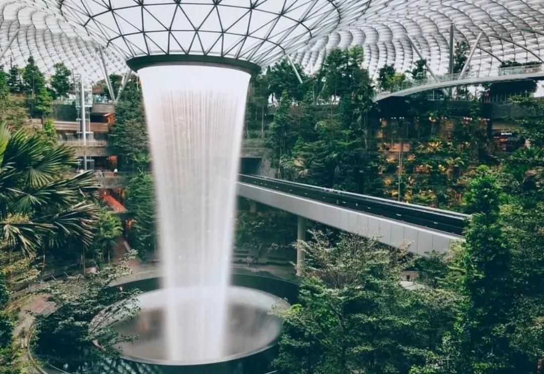 原地转圈圈飞机,原地转圈圈起飞图