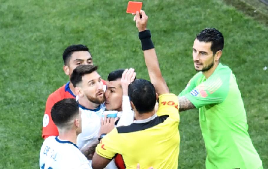 美洲杯阿根廷夺冠梅西捧杯夺金靴,美洲杯阿圭罗迪巴拉破门