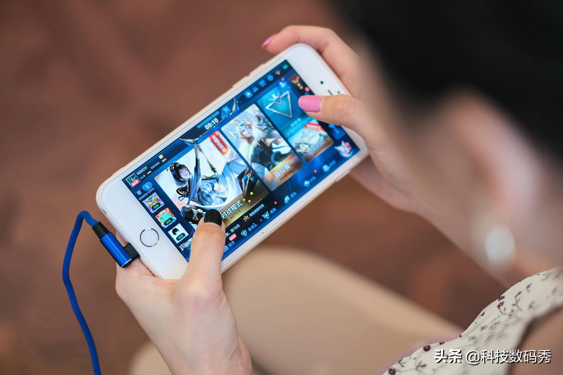 边充电边玩游戏电越来越少,边充电边玩游戏的ipad充电线