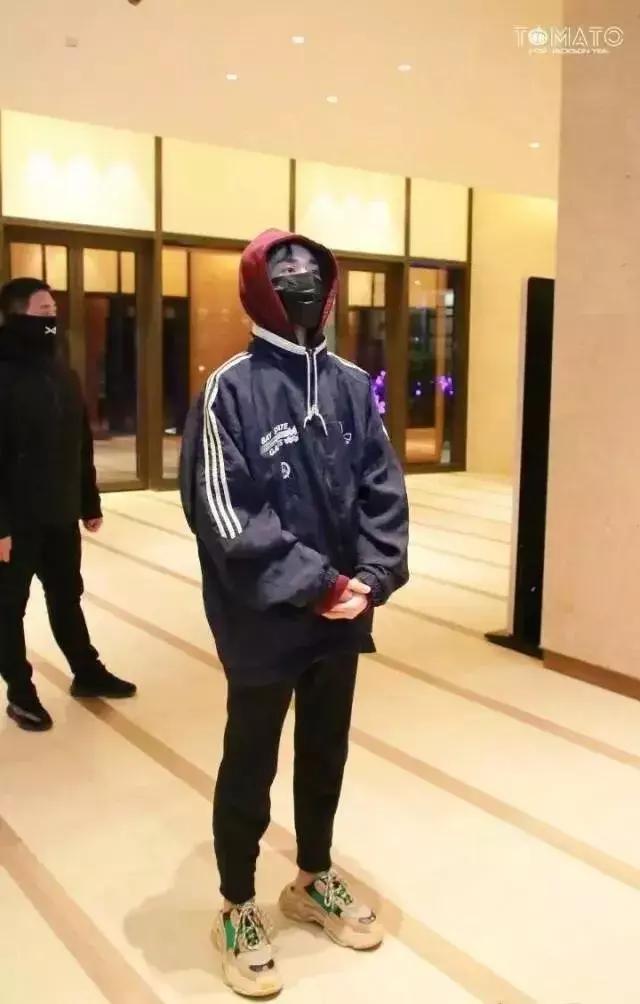 潮BOY如何怎样都改变不了夏天脚臭的事实