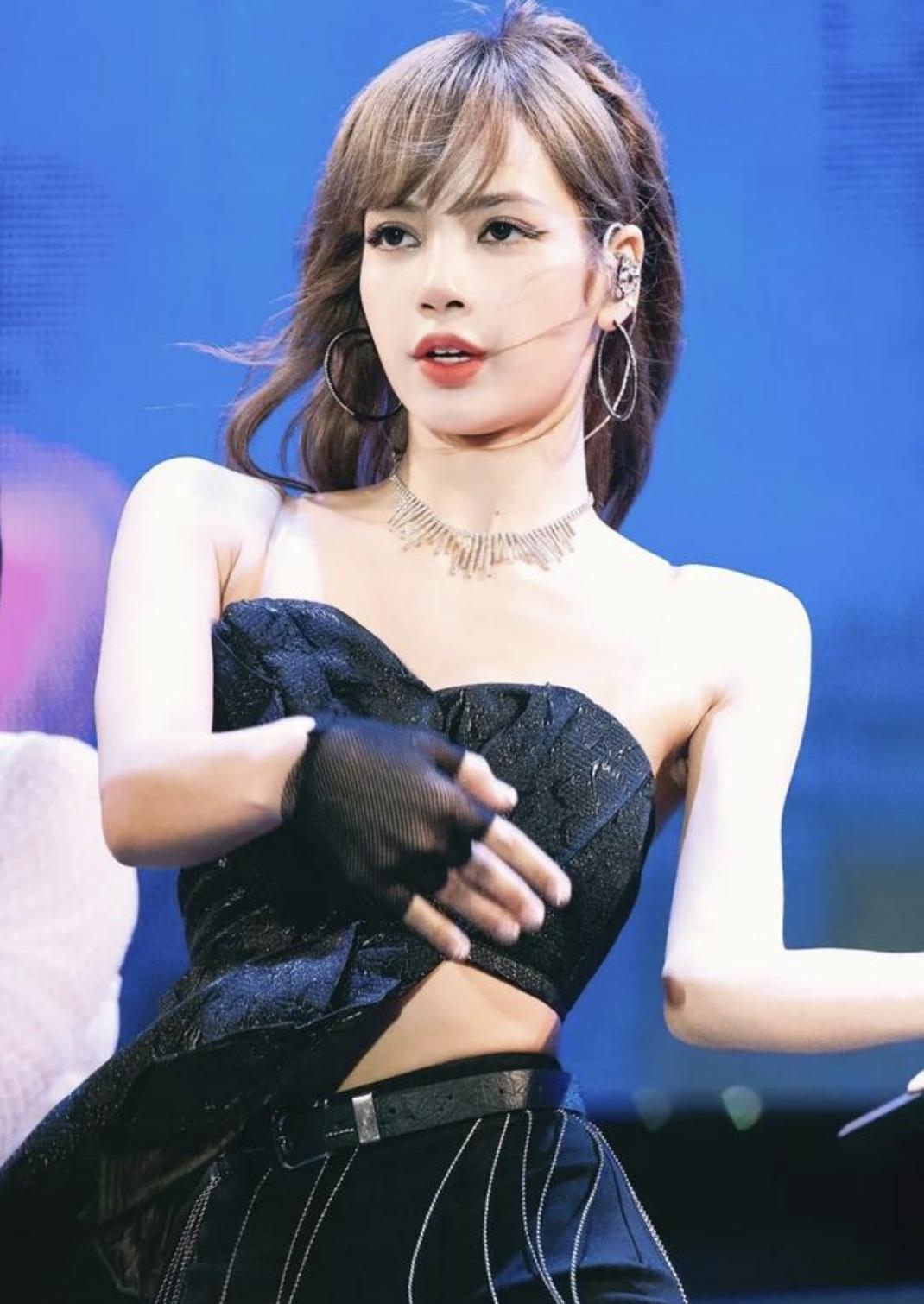 张天爱黄色露背吊带装,张天爱小背心吊带露肩写真